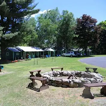 Rowe's Adirondack Cabins of Schroon Lake